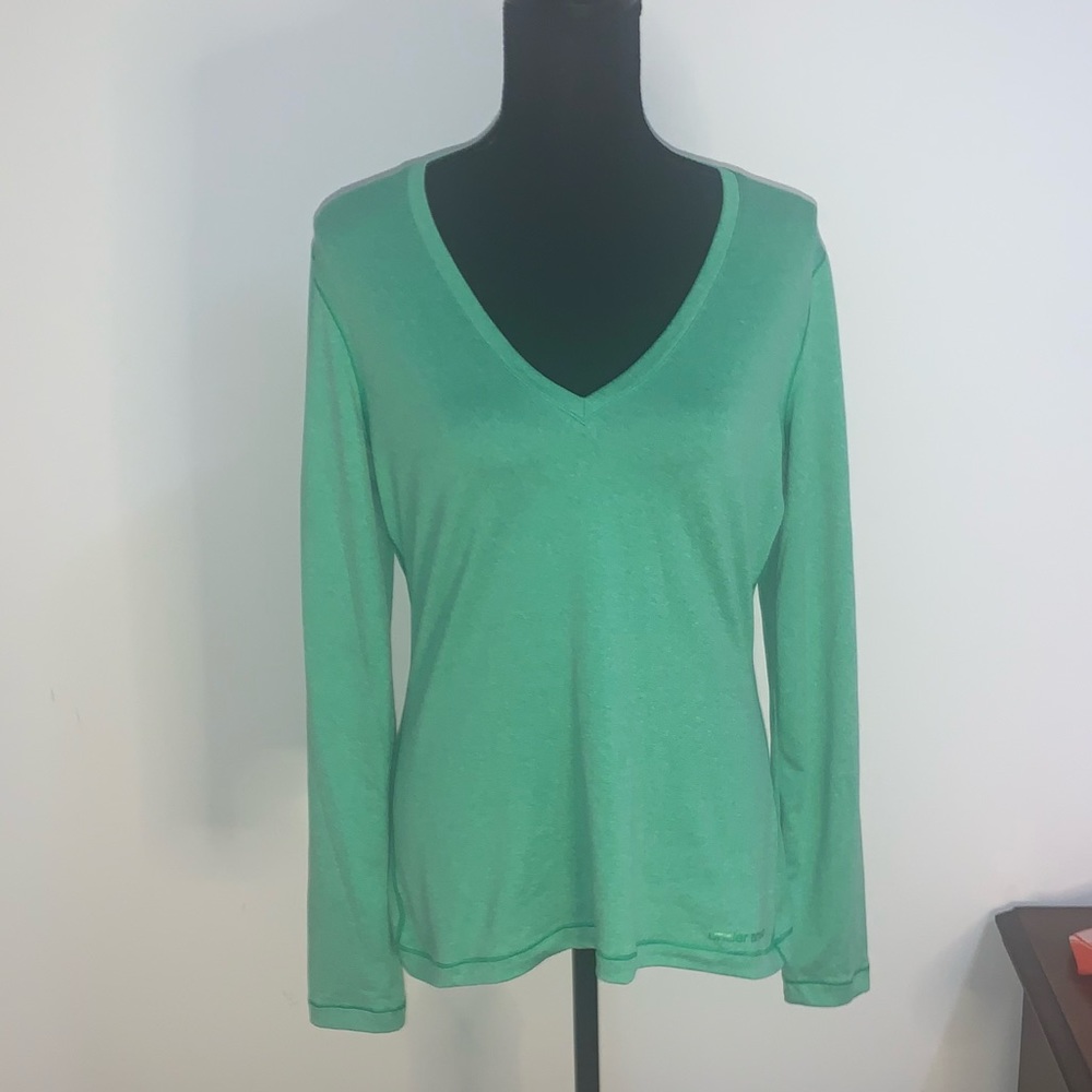 Women’s Under Armour Heat Gear Semi-Fitted V Neck Long Sleeve Shirt. Size Large